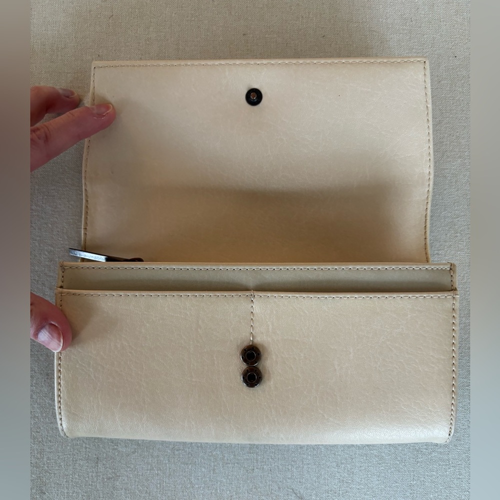 Matt & Nat vegan leather cream wallet - Picture 8 of 11